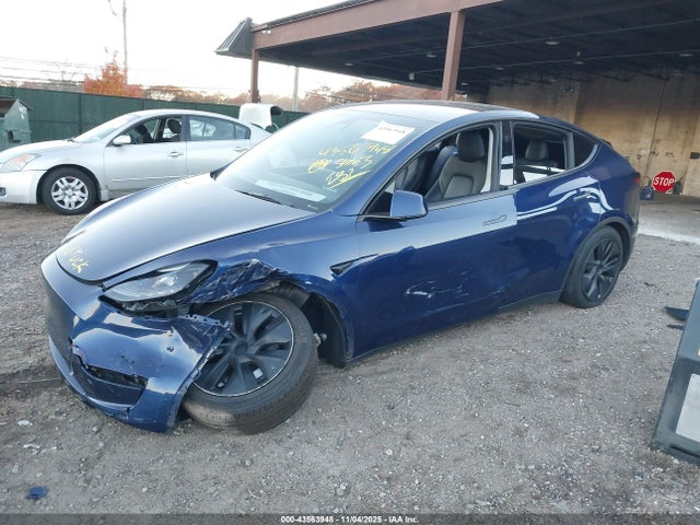 2024 TESLA MODEL Y 7SAYGAEE4RF202351 Photo 1