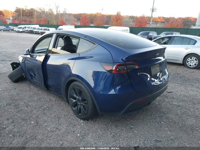 2024 TESLA MODEL Y 7SAYGAEE4RF202351 Photo 2