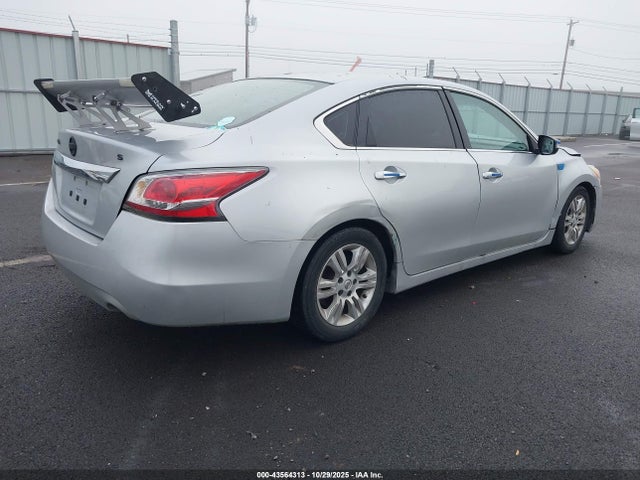 Nissan Altima 2.5 S 2015 1N4AL3AP8FN371840 Image 4