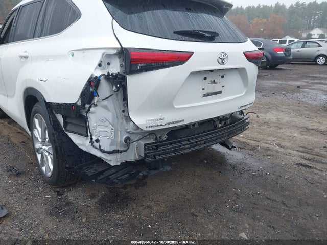 Toyota Highlander Limited 2023 5TDKDRBH6PS018546 Image 6