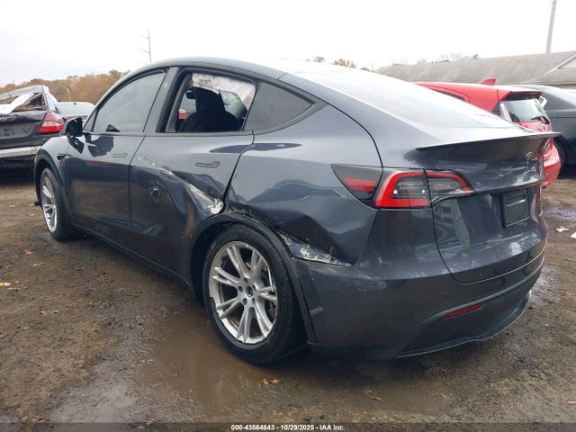 2023 TESLA MODEL Y 7SAYGDEE8PA176641 Photo 2