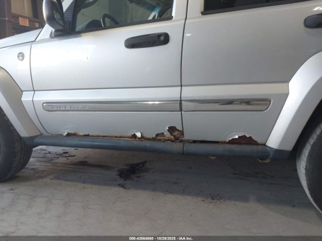 2005 JEEP LIBERTY 1J4GL58K85W695397 Photo 5