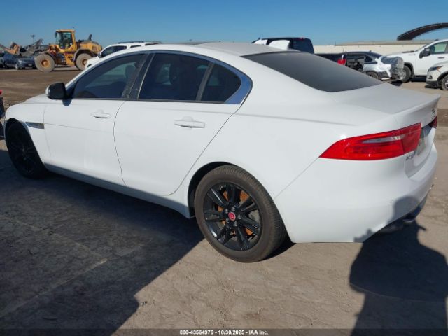 2017 JAGUAR XE SAJAD4BG4HA951397 Photo 2