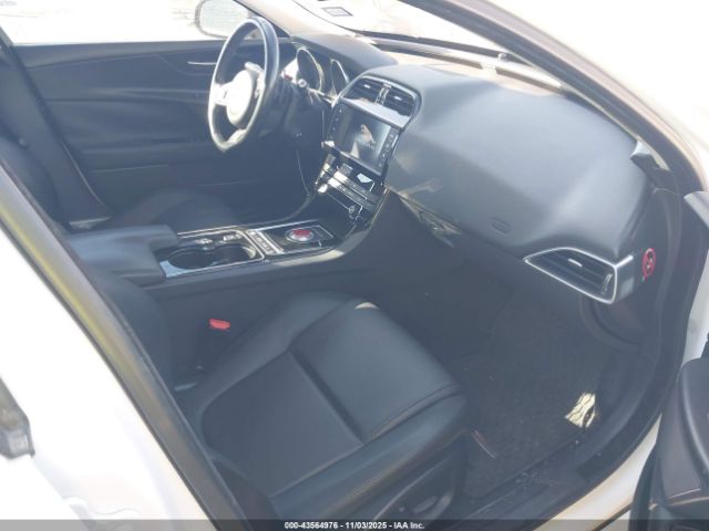 2017 JAGUAR XE SAJAD4BG4HA951397 Photo 4