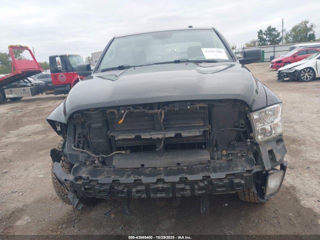Продажа на аукционе авто 2017 Ram 1500 Express  4x4 5'7 Box, vin: 3C6RR7KT2HG723991, номер лота: 43565400