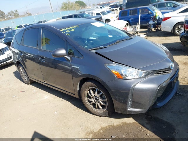 Toyota Prius V Two 2015 JTDZN3EU1FJ040497 Image 1
