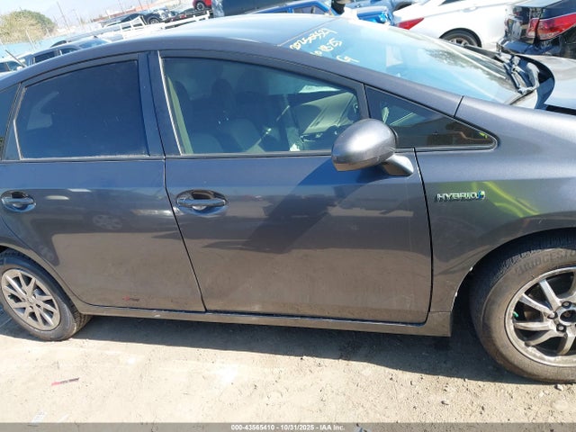 Toyota Prius V Two 2015 JTDZN3EU1FJ040497 Image 12