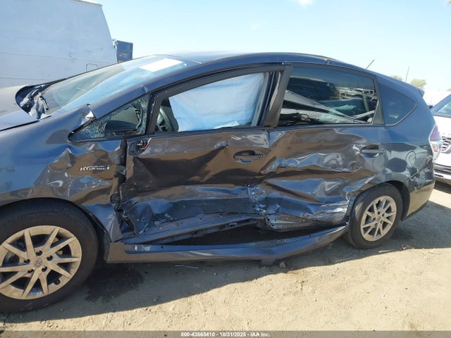 Toyota Prius V Two 2015 JTDZN3EU1FJ040497 Image 13