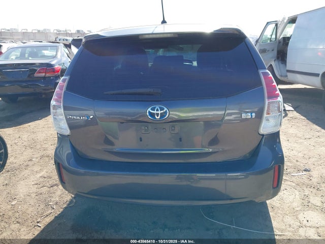 Toyota Prius V Two 2015 JTDZN3EU1FJ040497 Image 15