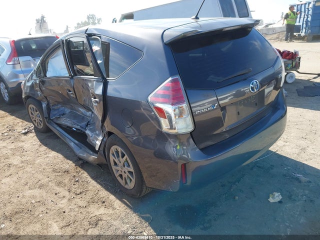 Toyota Prius V Two 2015 JTDZN3EU1FJ040497 Image 3