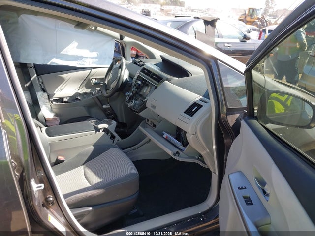 Toyota Prius V Two 2015 JTDZN3EU1FJ040497 Image 5