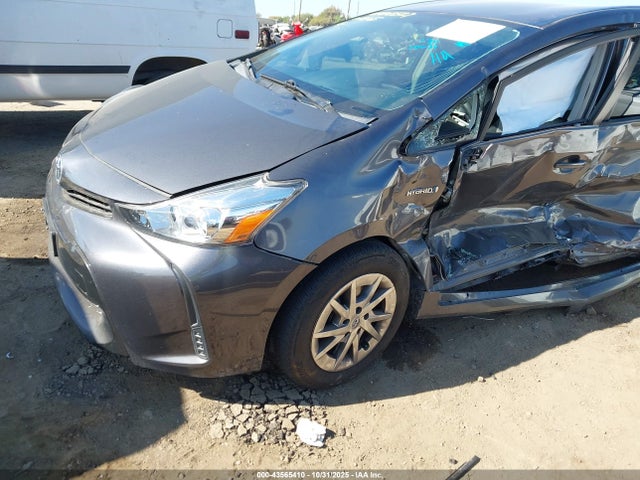 Toyota Prius V Two 2015 JTDZN3EU1FJ040497 Image 6