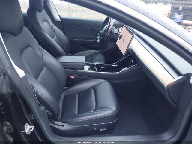 2018 TESLA MODEL 3 5YJ3E1EA1JF053640 Photo 4