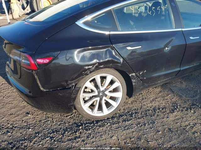 2018 TESLA MODEL 3 5YJ3E1EA1JF053640 Photo 5