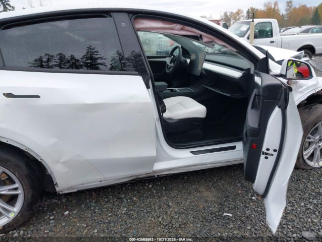 2023 TESLA MODEL Y 7SAYGDEE9PF630169 Photo 4
