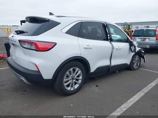 1FMCU0G61NUA47254 Ford ESCAPE SE