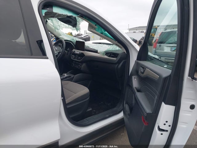 1FMCU0G61NUA47254 Ford ESCAPE SE