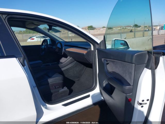2022 TESLA MODEL Y 7SAYGDEE2NF329644 Photo 4