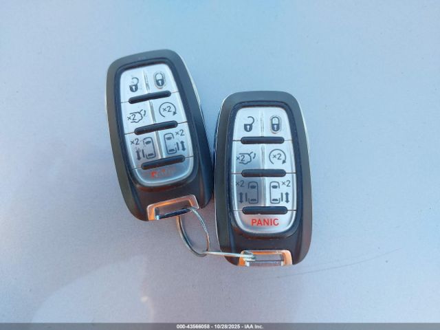 2021 CHRYSLER PACIFICA HYBRID 2C4RC1L7XMR581385 Photo 10