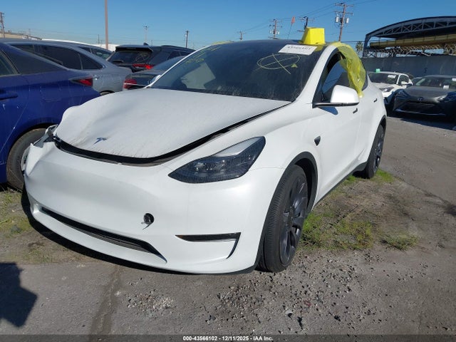 2024 TESLA MODEL Y 7SAYGDEF6RF112421 Photo 1