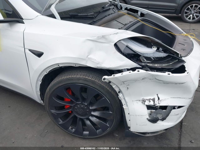 2024 TESLA MODEL Y 7SAYGDEF6RF112421 Photo 5
