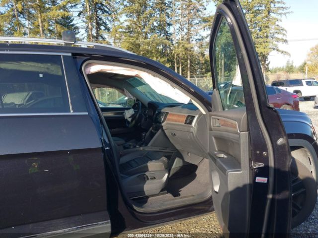 2018 VOLKSWAGEN ATLAS 1V2NR2CA8JC582536 Photo 4