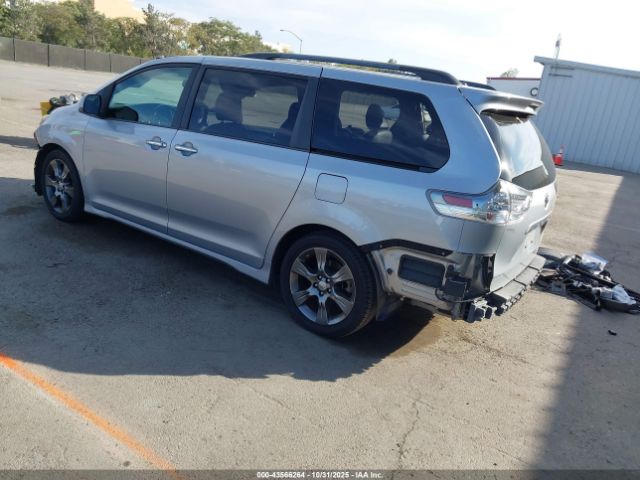 2015 TOYOTA SIENNA 5TDXK3DC8FS689063 Photo 2