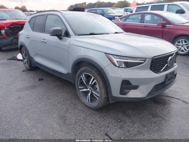2024 VOLVO XC40 YV4L12UK6R2323288