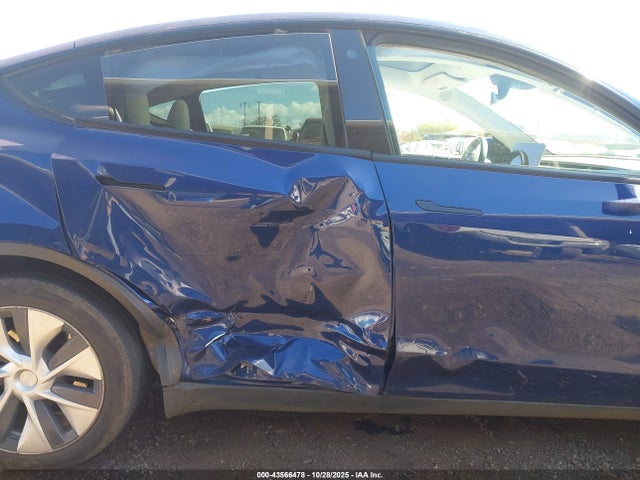 2022 TESLA MODEL Y 7SAYGDEE0NF367308 Photo 5