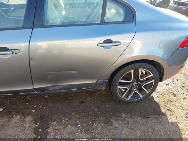2017 VOLVO S60 YV126MFL8H2422480 Photo 5