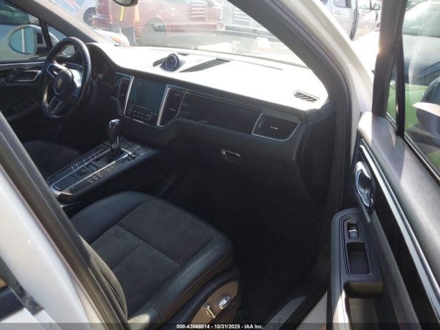 2017 PORSCHE MACAN WP1AA2A55HLB00806 Photo 4