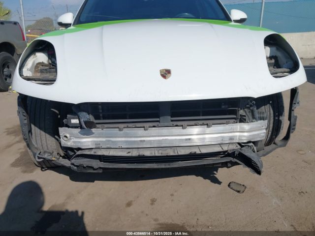 2017 PORSCHE MACAN WP1AA2A55HLB00806 Photo 5