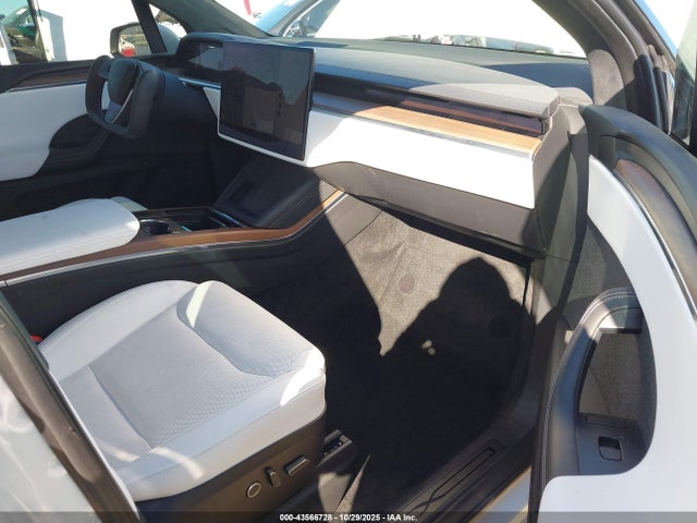 2024 TESLA MODEL X 7SAXCDE59RF436624 Photo 4