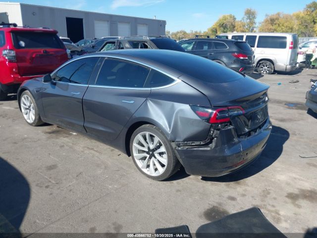 2018 TESLA MODEL 3 5YJ3E1EB5JF100421 Photo 2