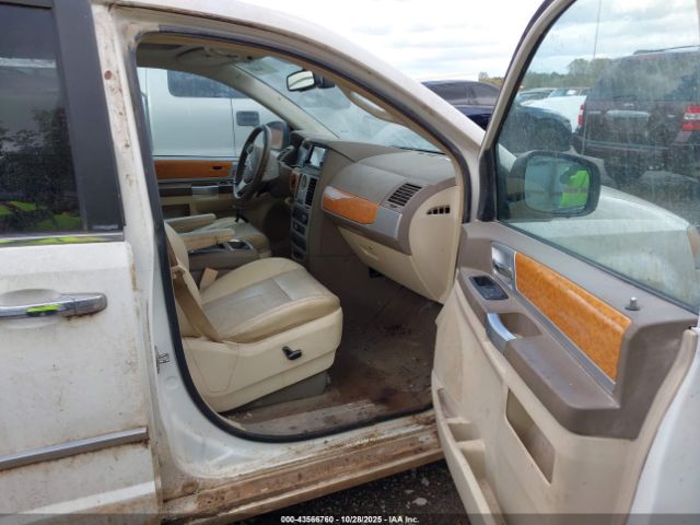 2010 CHRYSLER TOWN & COUNTRY 2A4RR6DX7AR240266 Photo 4