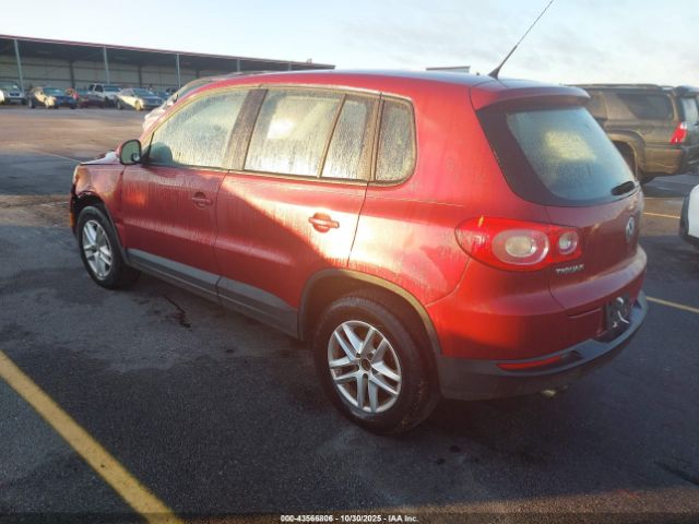 2011 VOLKSWAGEN TIGUAN WVGBV7AX8BW001617 Photo 2