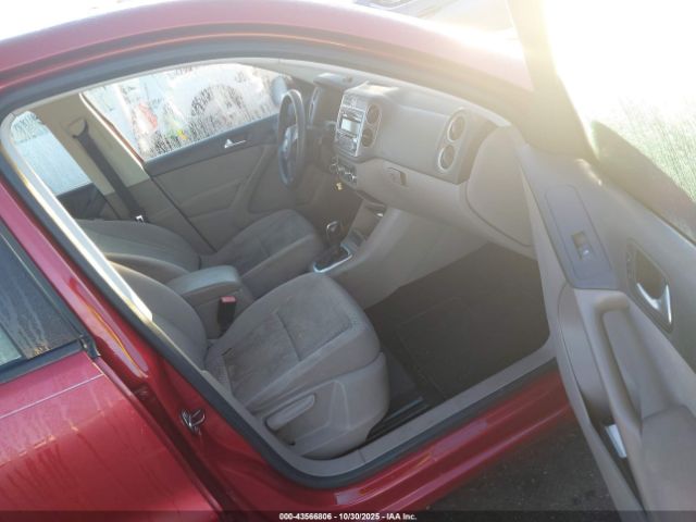 2011 VOLKSWAGEN TIGUAN WVGBV7AX8BW001617 Photo 4