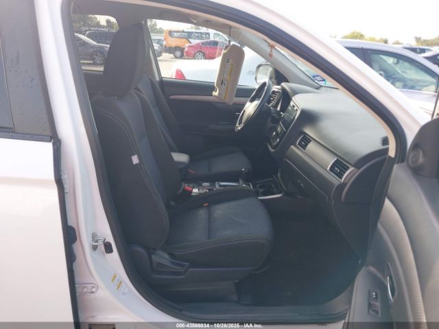 2017 MITSUBISHI OUTLANDER JA4AZ3A38HZ044981 Photo 4