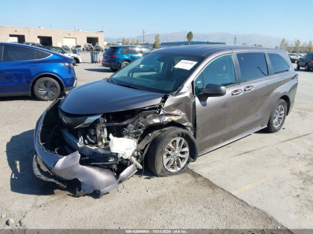 2021 TOYOTA SIENNA 5TDKRKEC9MS027973 Photo 1