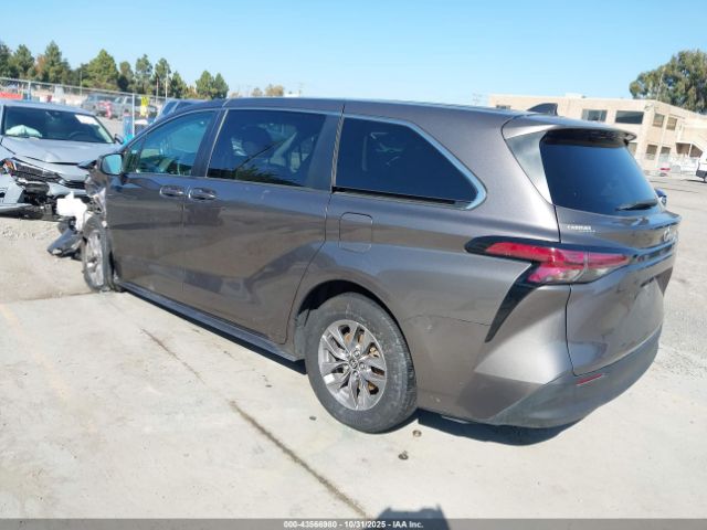 2021 TOYOTA SIENNA 5TDKRKEC9MS027973 Photo 2