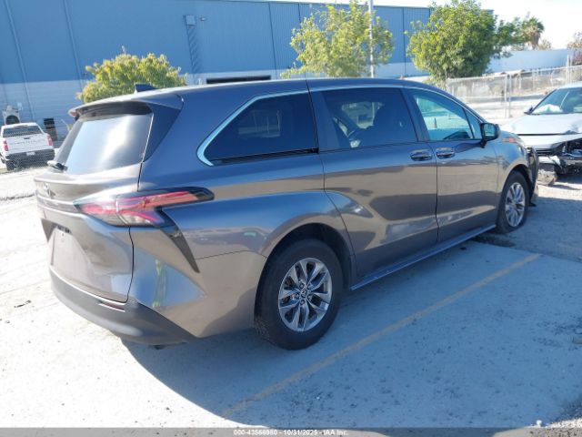 2021 TOYOTA SIENNA 5TDKRKEC9MS027973 Photo 3