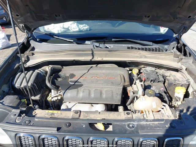 Jeep Renegade Latitude 4x4 2017 ZACCJBBB8HPF10705 Image 10