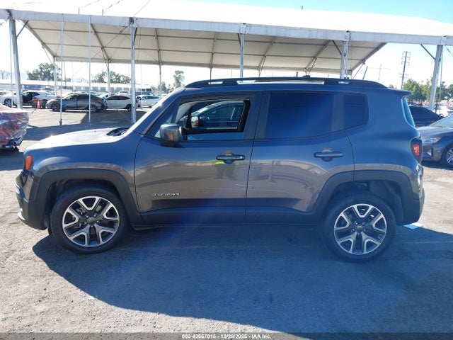 Jeep Renegade Latitude 4x4 2017 ZACCJBBB8HPF10705 Image 13