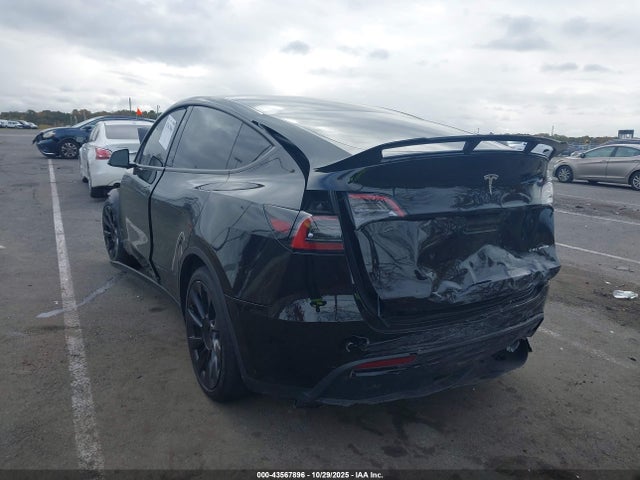 2025 TESLA MODEL Y 7SAYGAEE0SF285203 Photo 2