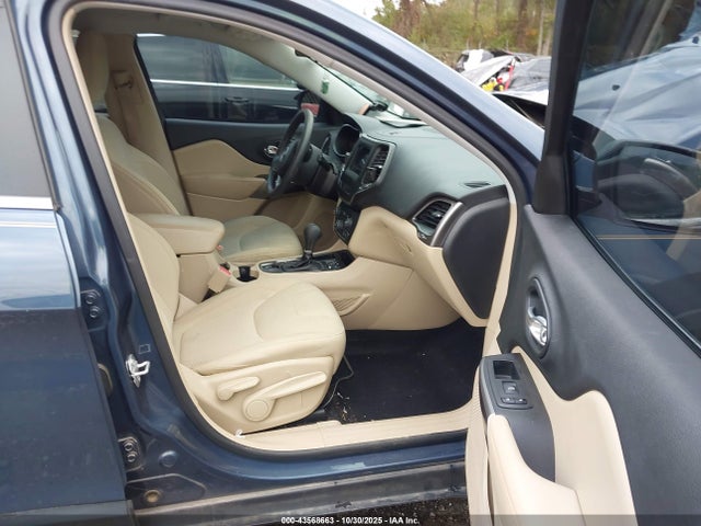 43568663 :رقم المزاد ، 1C4PJLCB8KD444295 vin ، 2019 Jeep Cherokee Latitude Fwd مزاد بيع