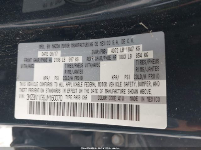 2018 MAZDA MAZDA3 3MZBN1V39JM160070 Photo 8