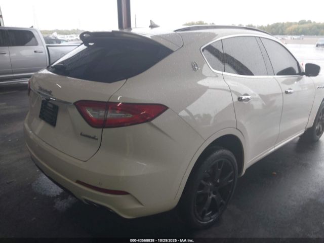 2017 MASERATI LEVANTE ZN661XUS8HX234934 Photo 3