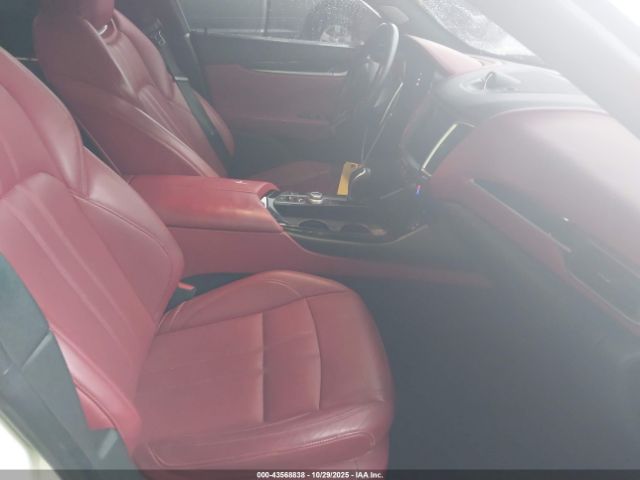 2017 MASERATI LEVANTE ZN661XUS8HX234934 Photo 4