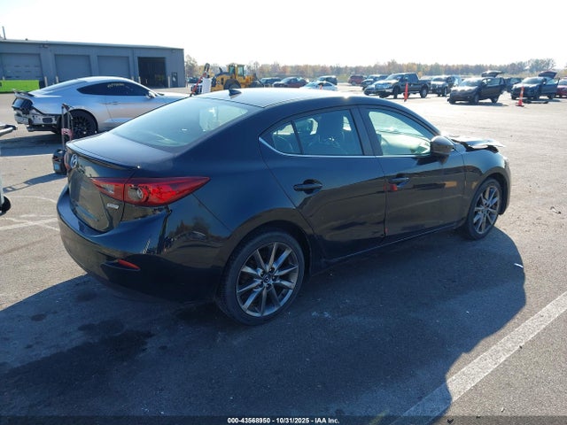 Продаж на аукціоні авто 2018 Mazda Mazda3 Touring, vin: 3MZBN1V32JM241282, номер лоту: 43568950