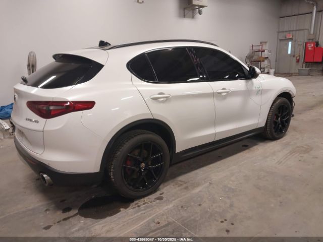 2018 ALFA ROMEO STELVIO ZASFAKNN6J7C00890 Photo 3